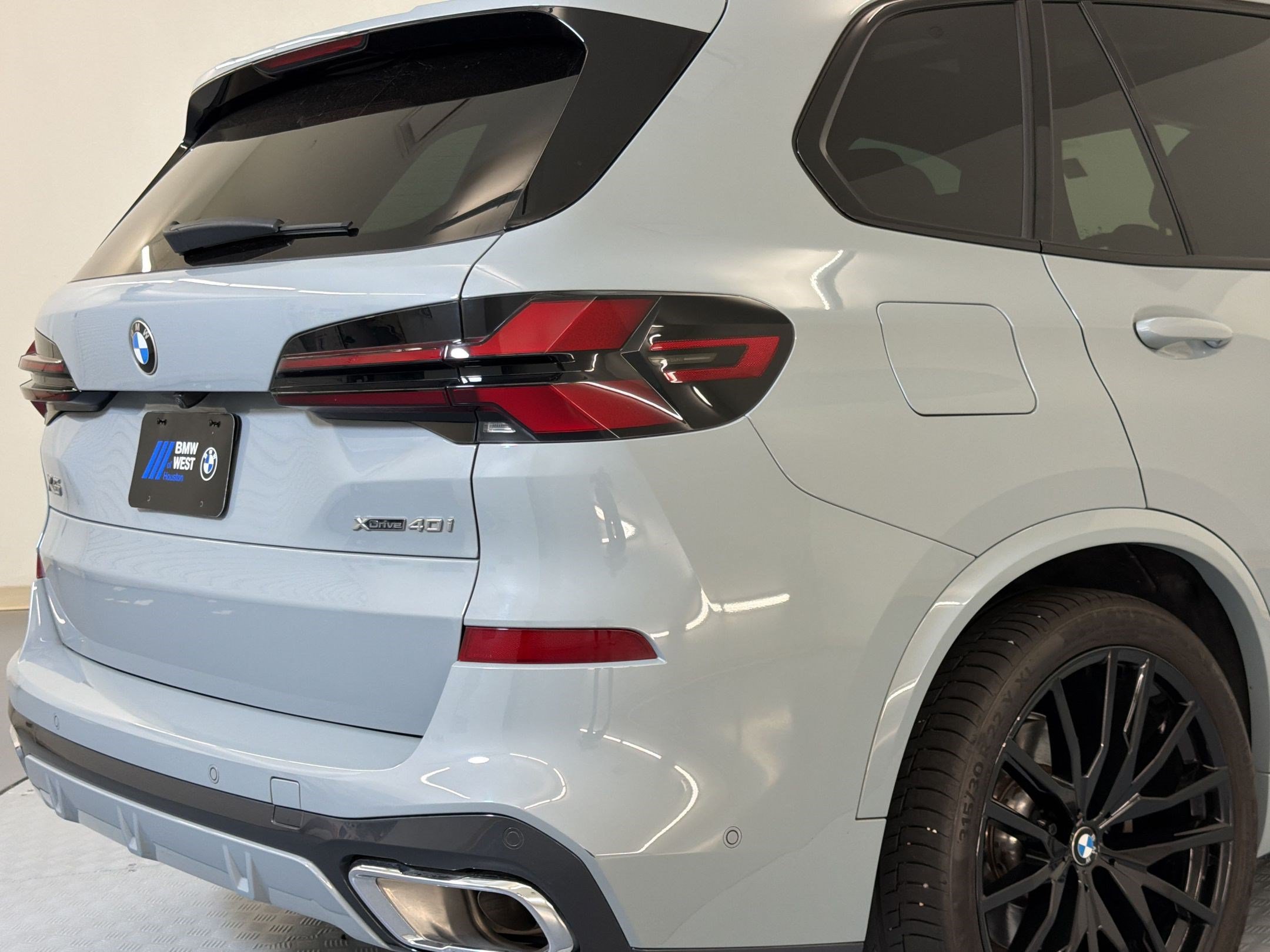 Used 2024 BMW X5 xDrive40i w/ M Sport Package AWD/4WD image 26