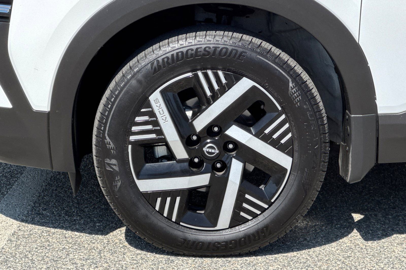 Used 2025 Nissan Kicks SV image 23