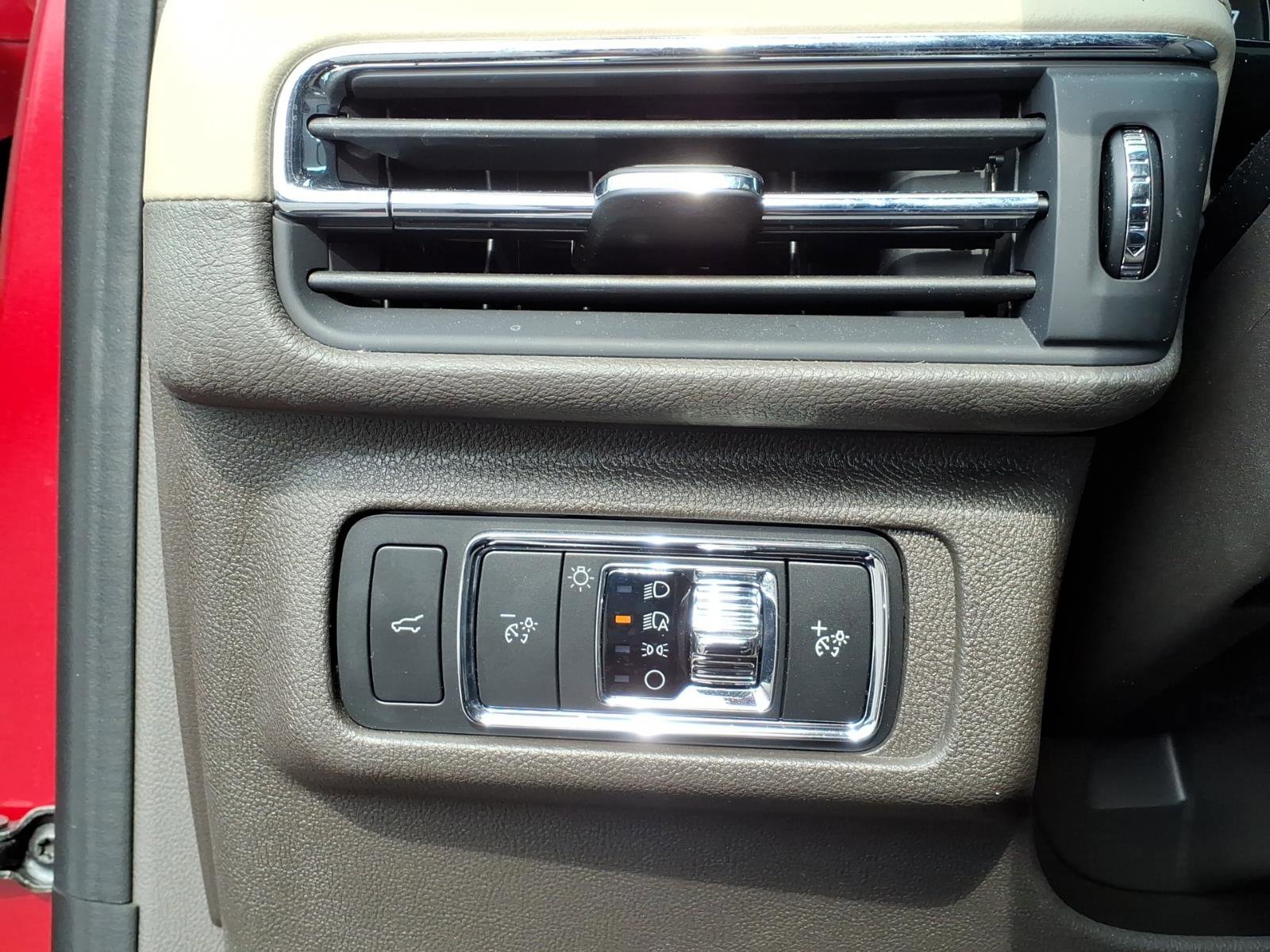 Used 2022 Lincoln Corsair AWD w/ Premium Package image 15