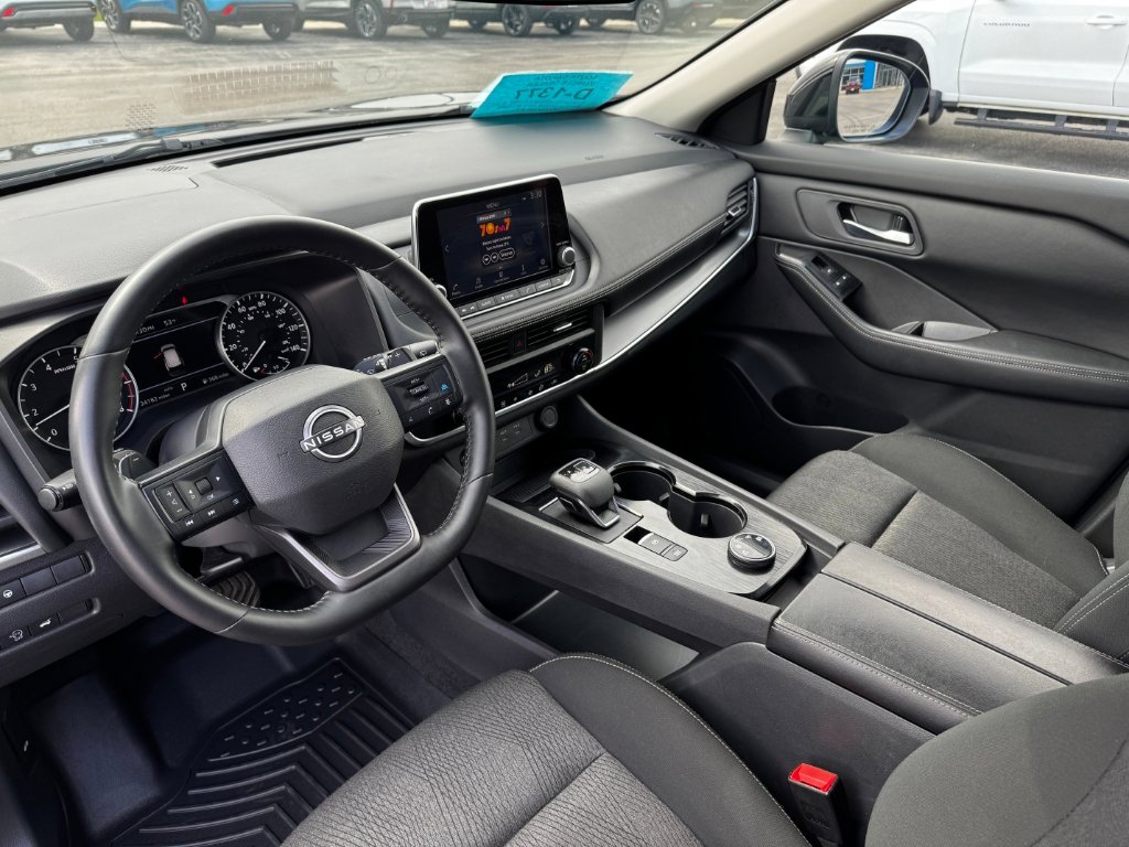 Used 2025 Nissan Rogue SV AWD/4WD image 12
