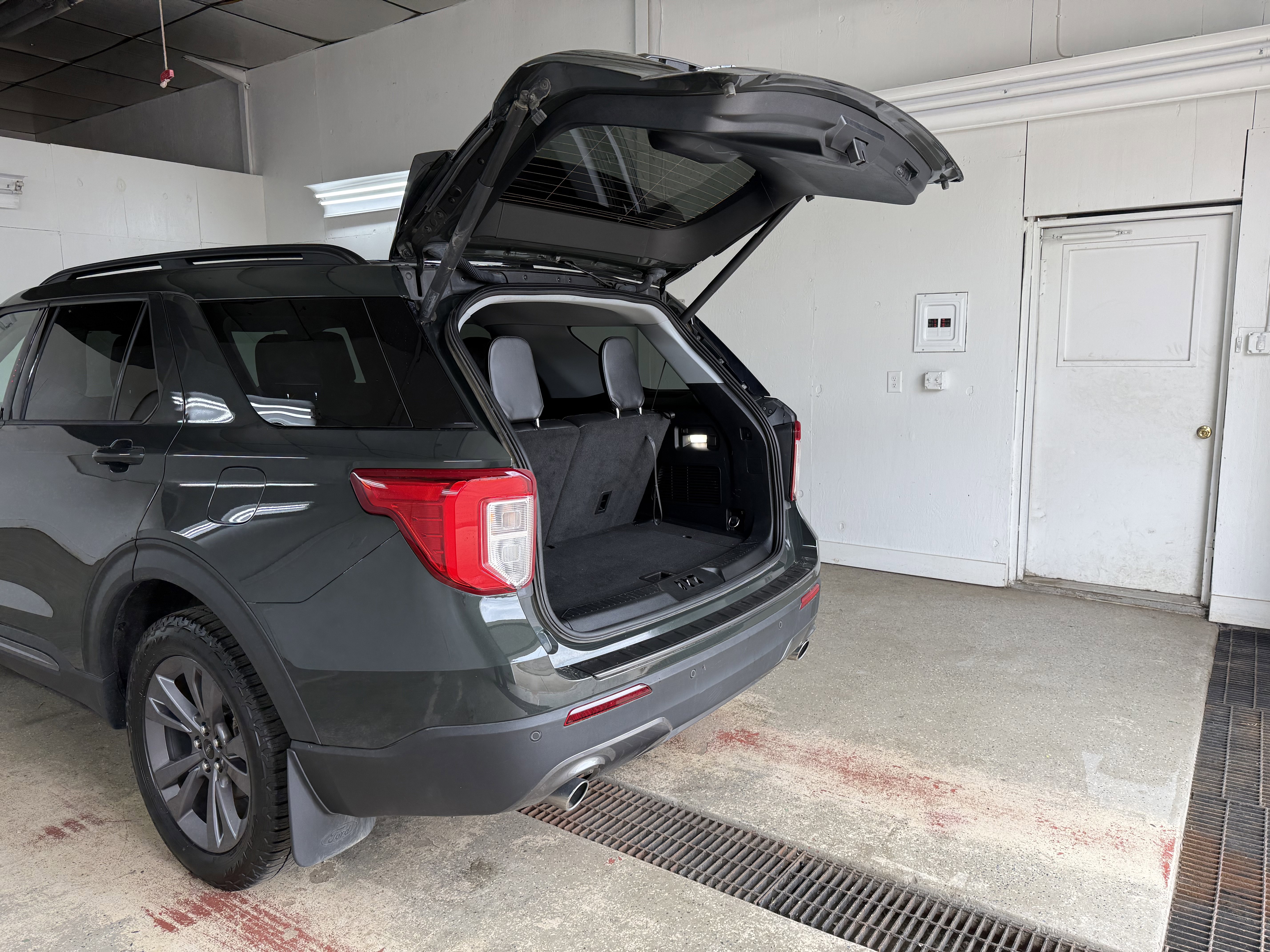 Used 2022 Ford Explorer XLT w/ Equipment Group 202A image 43