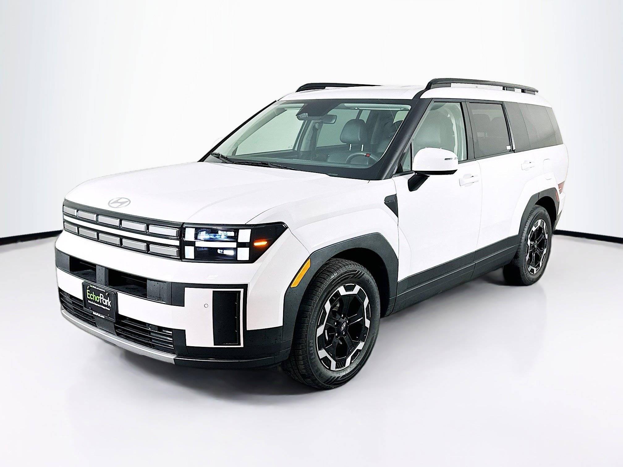 Used 2025 Hyundai Santa Fe SEL image 3