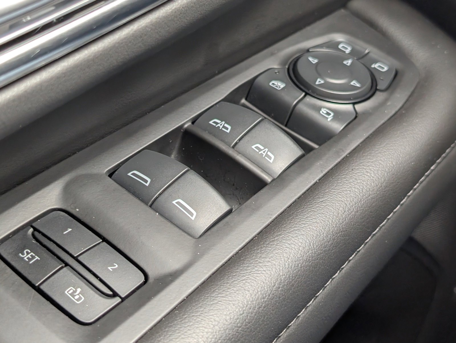 Used 2024 Chevrolet Tahoe Z71 w/ Luxury Package image 19