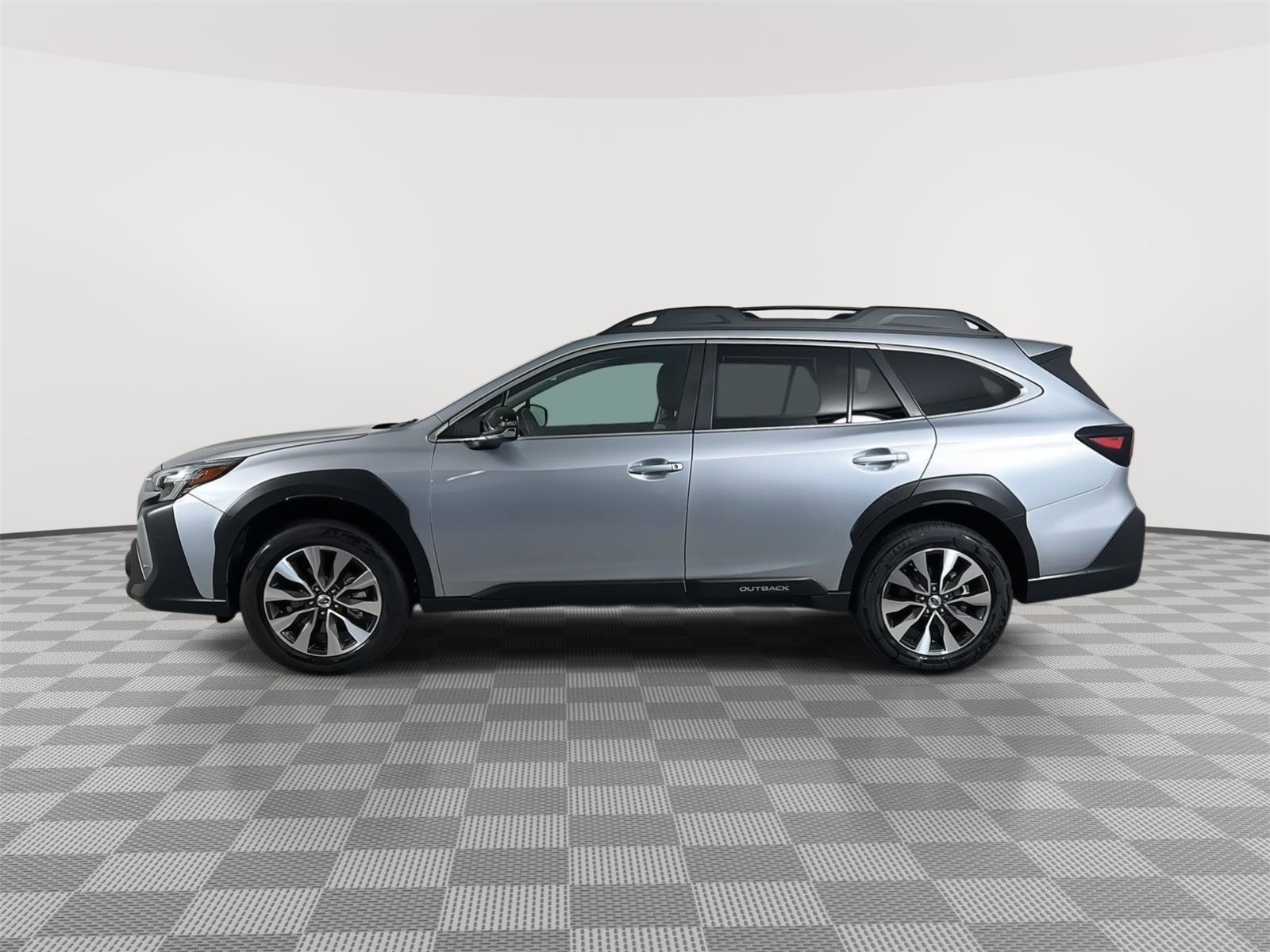 Used 2025 Subaru Outback Limited AWD/4WD image 4