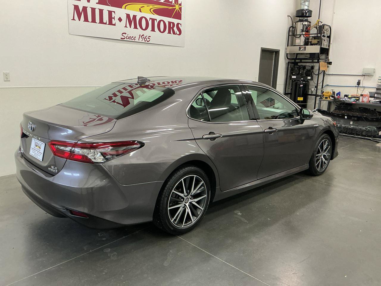 Used 2021 Toyota Camry XLE FWD image 7