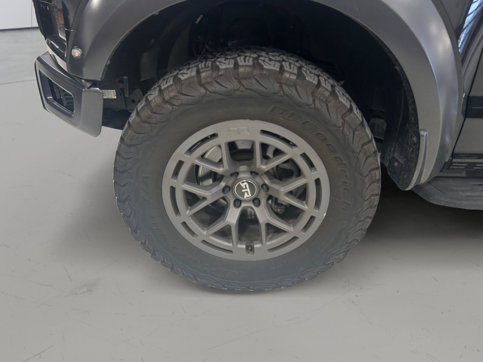 Used 2019 Ford F150 Raptor w/ Equipment Group 802A Luxury AWD/4WD image 8