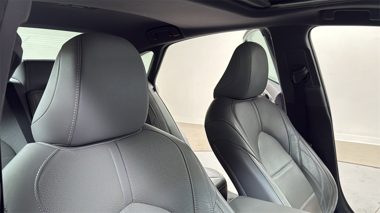 Used 2020 Toyota Avalon Limited image 19