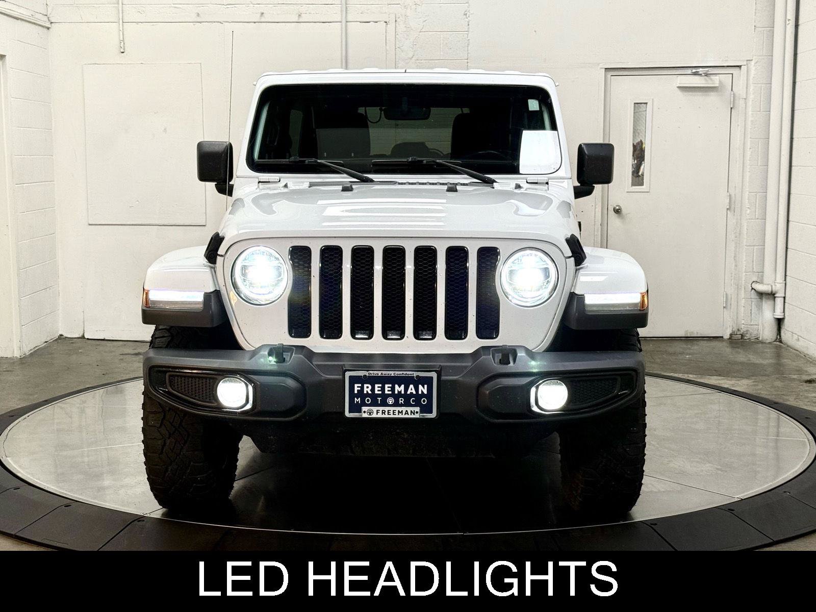 Used 2019 Jeep Wrangler Unlimited Sahara w/ Uconnect 4C Nav & Sound Group AWD/4WD image 3