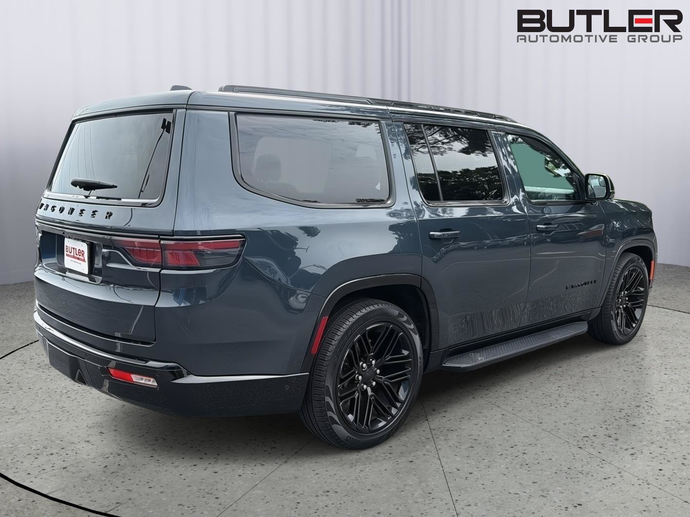 Used 2023 Jeep Wagoneer Series II w/ Convenience Group I AWD/4WD image 6
