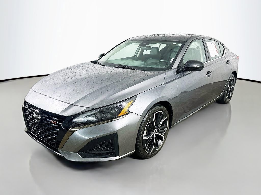 Used 2024 Nissan Altima 2.5 SR video 3
