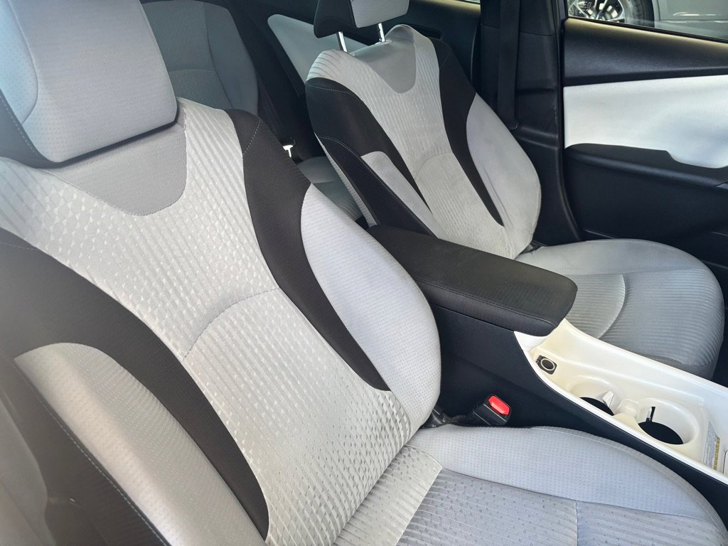 Used 2016 Toyota Prius Four image 28