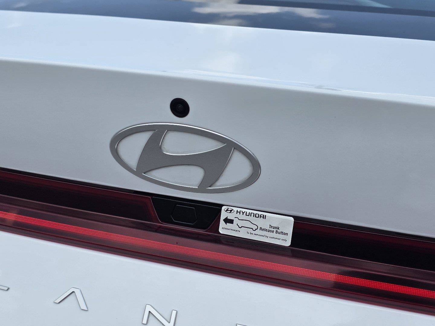 Used 2025 Hyundai Elantra SEL FWD image 31