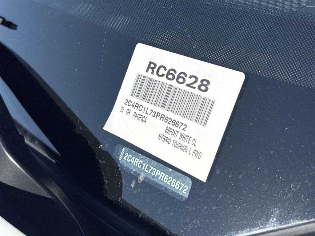 Used 2023 Chrysler Pacifica Touring-L image 31