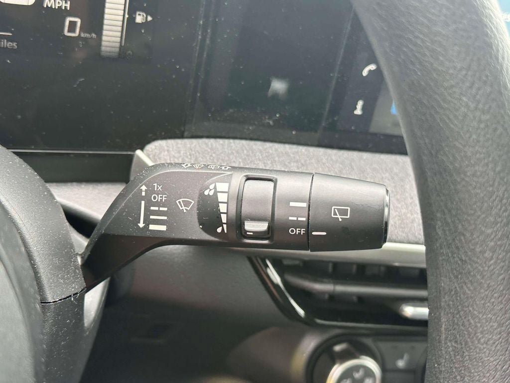 Used 2025 Nissan Kicks SV w/ SV Premium Package AWD/4WD image 22