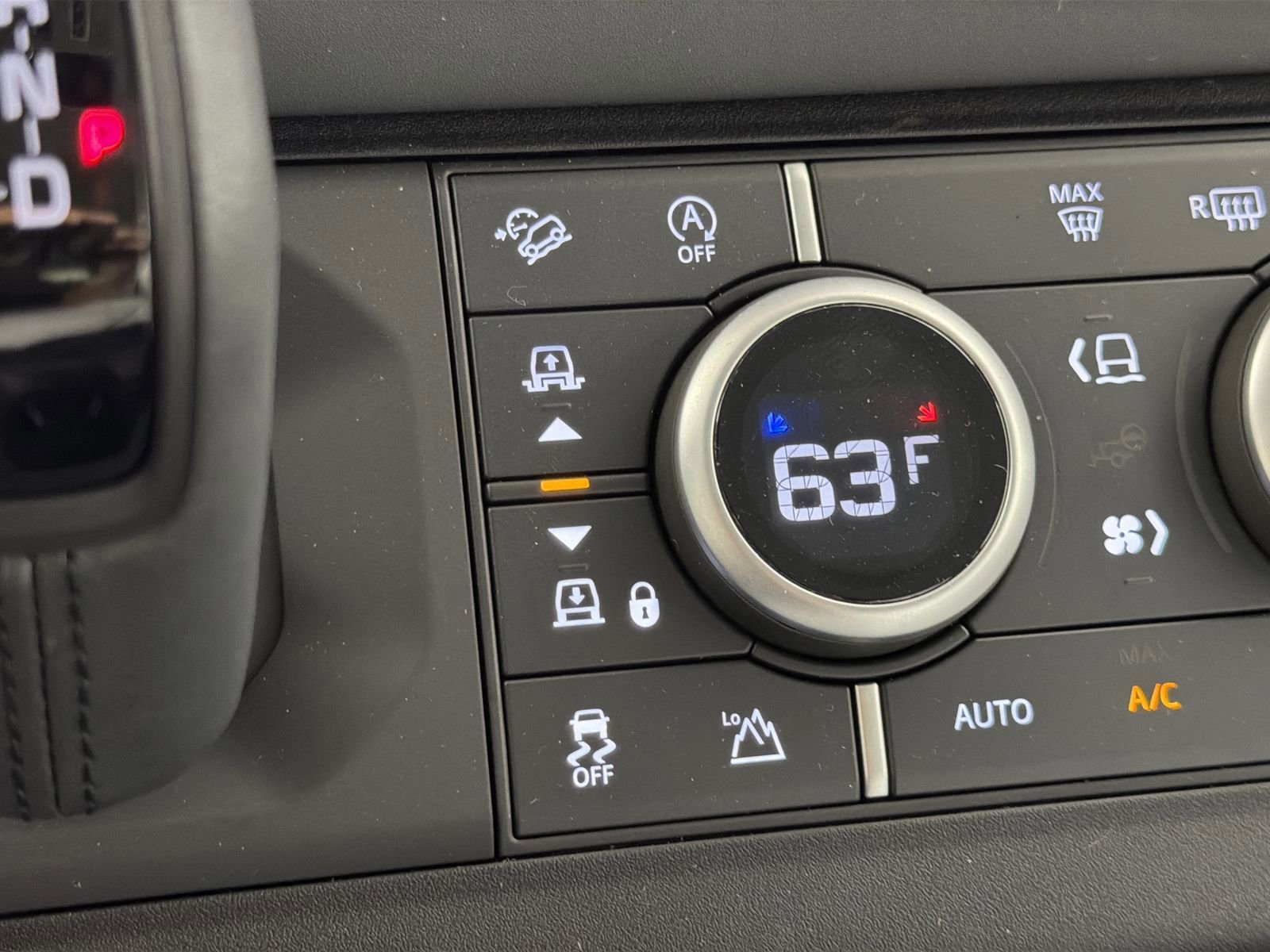 New 2025 Land Rover Defender 130 X-Dynamic SE image 19