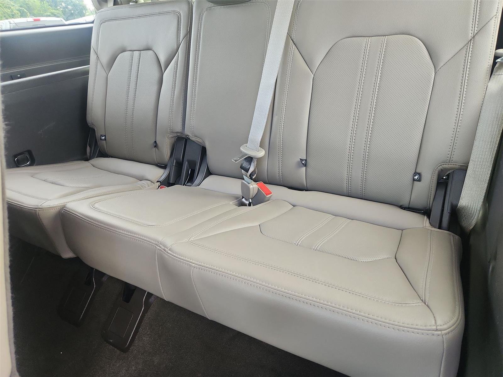Used 2019 Ford Expedition Limited w/ Equipment Group 302A AWD/4WD image 36