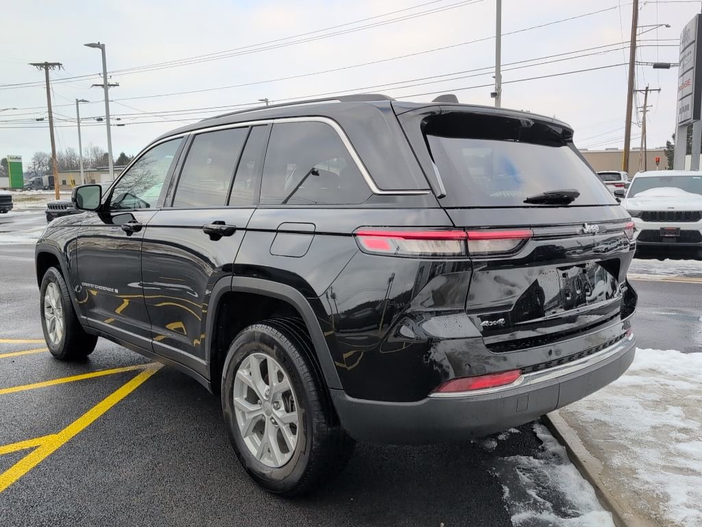 Used 2023 Jeep Grand Cherokee Limited w/ Luxury Tech Group II image 5
