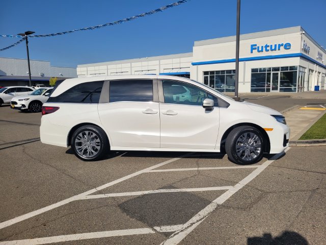 New 2027 Honda Odyssey Touring image 4
