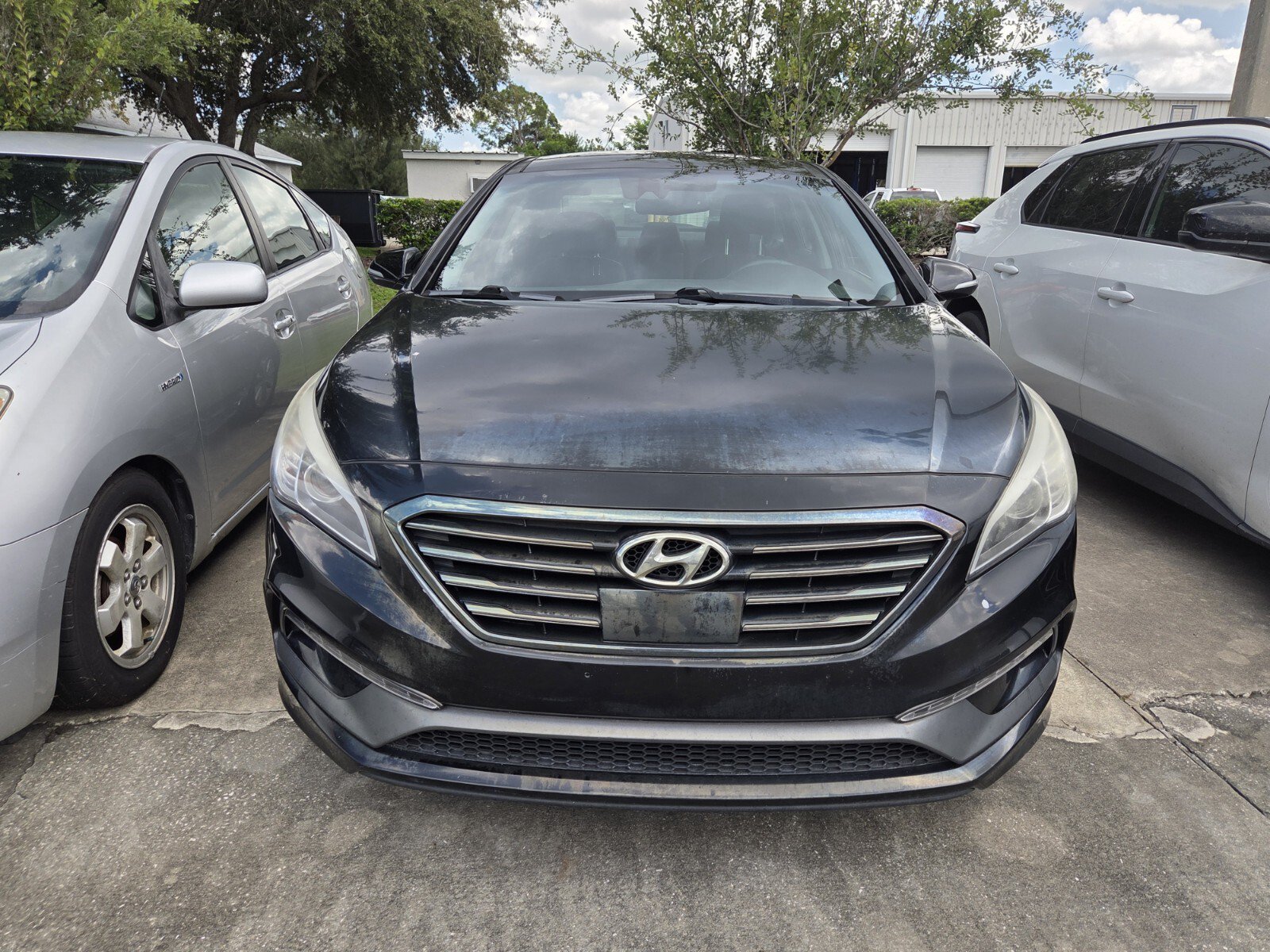 Used 2016 Hyundai Sonata Limited w/ Option Group 05 FWD image 2