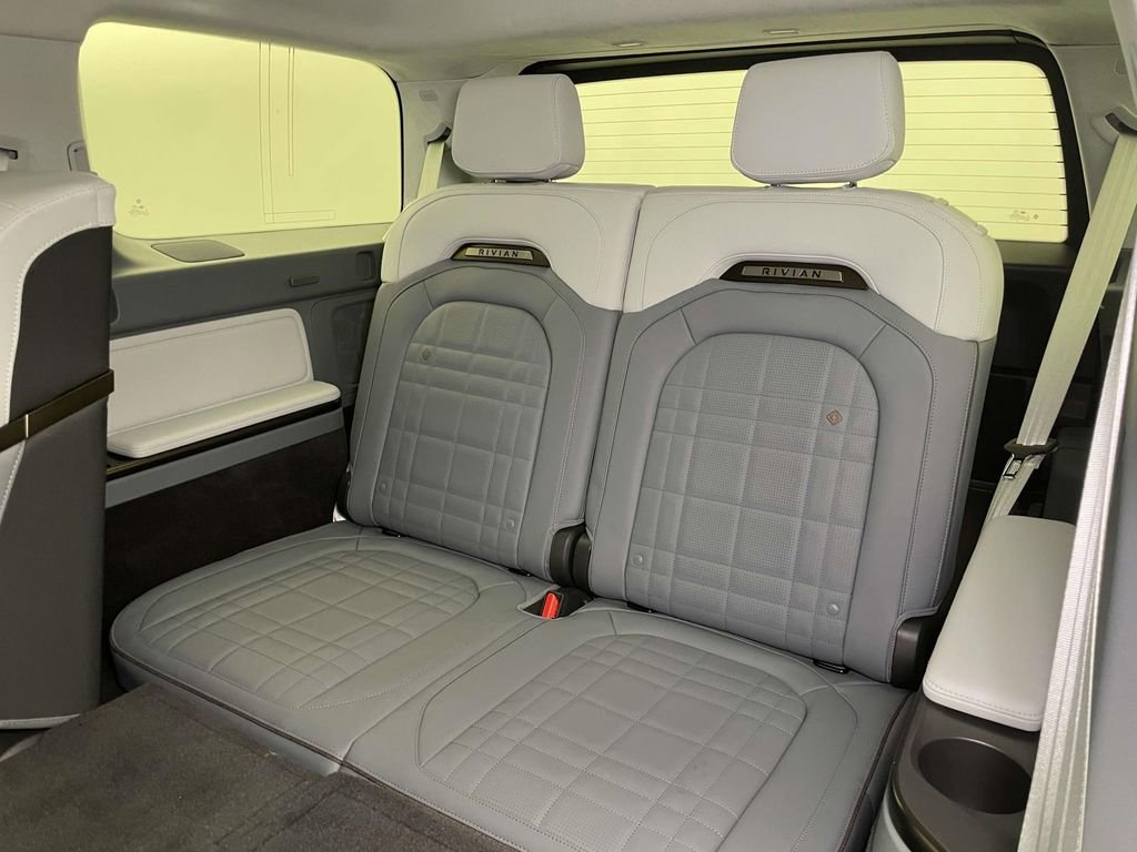 Used 2025 Rivian R1S Premium AWD/4WD image 20