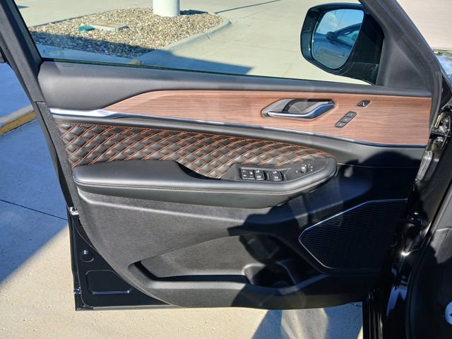 Used 2025 Jeep Grand Cherokee L Summit w/ Obsidian Package AWD/4WD image 12