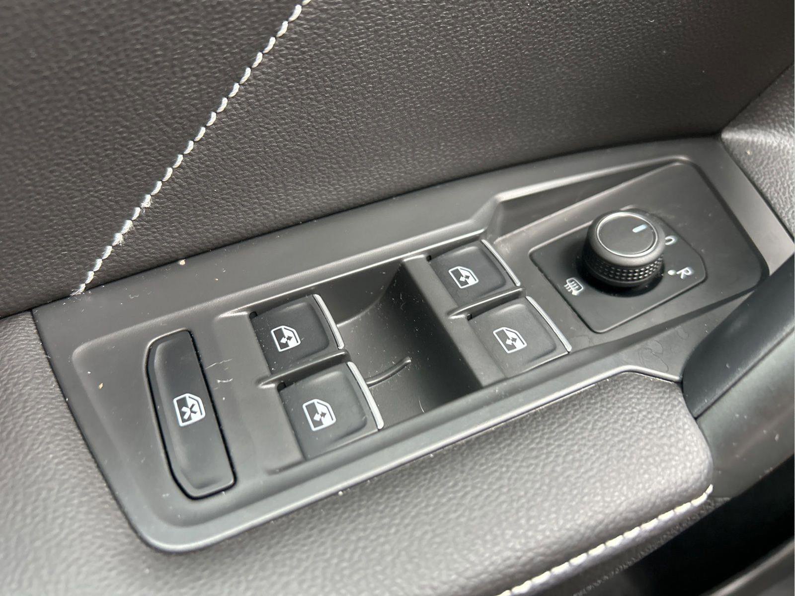 Used 2024 Volkswagen Tiguan SE R-Line FWD image 24