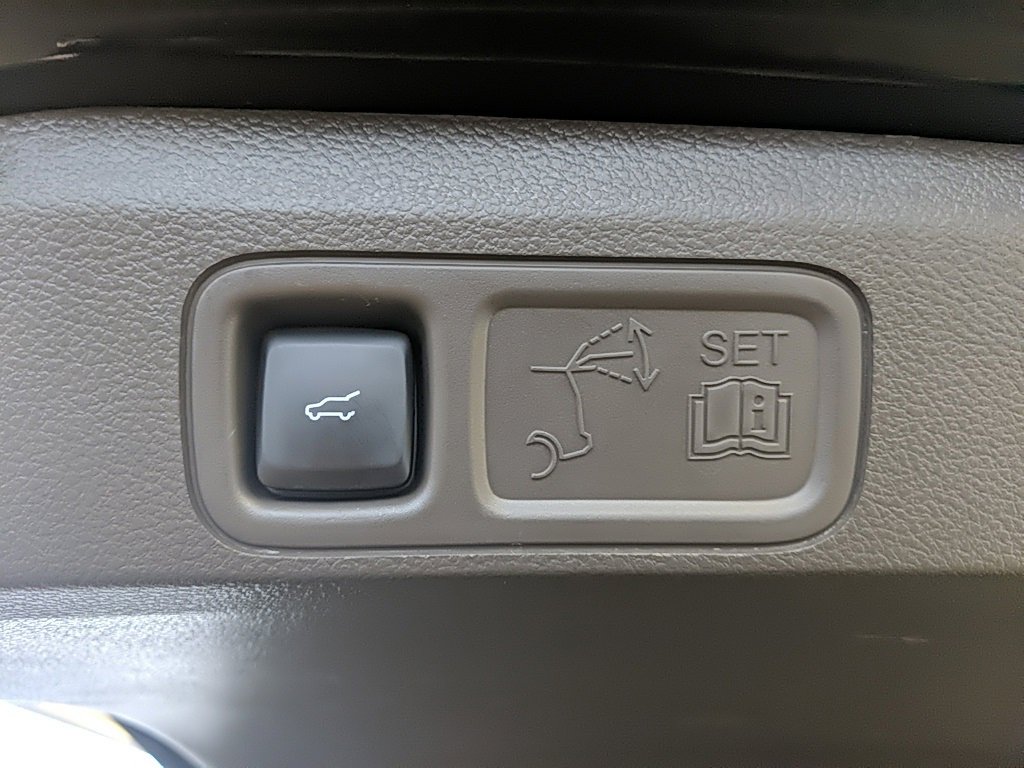 Certified 2024 Lincoln Navigator Premiere image 8