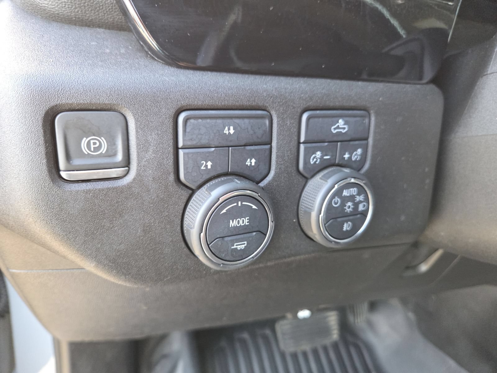 Used 2024 Chevrolet Silverado 3500 LT w/ Convenience Package AWD/4WD image 6