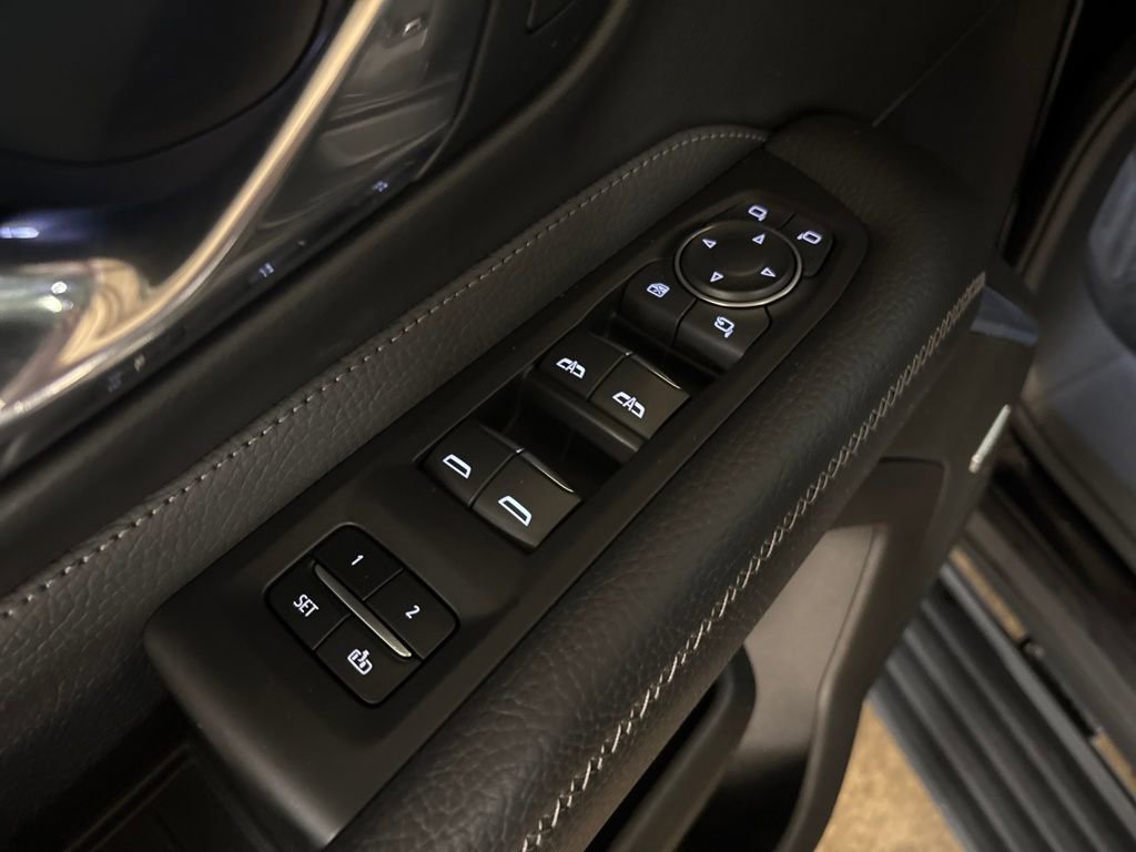 Used 2021 GMC Yukon Denali w/ Denali Premium Package image 16