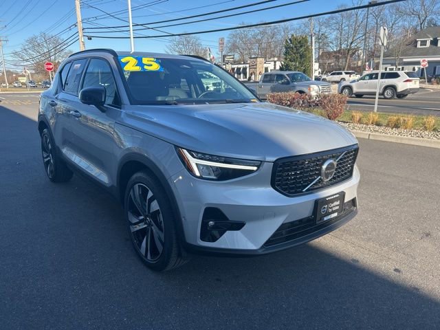 Certified 2025 Volvo XC40 B5 Plus AWD/4WD image 6