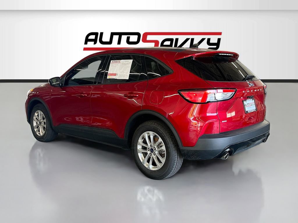 Used 2022 Ford Escape SE w/ SE Sport Appearance Package image 5