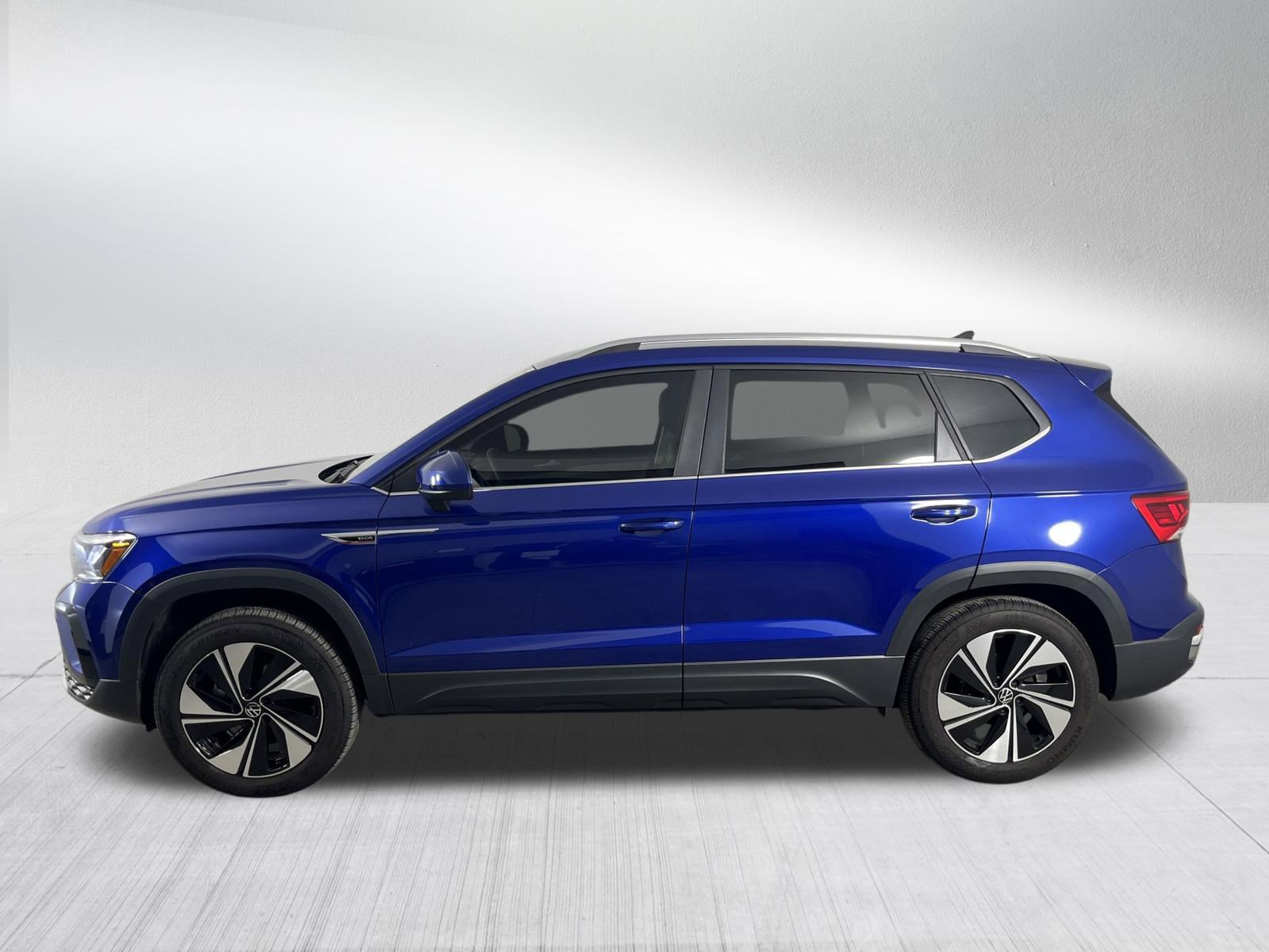 Certified 2024 Volkswagen Taos SE image 4