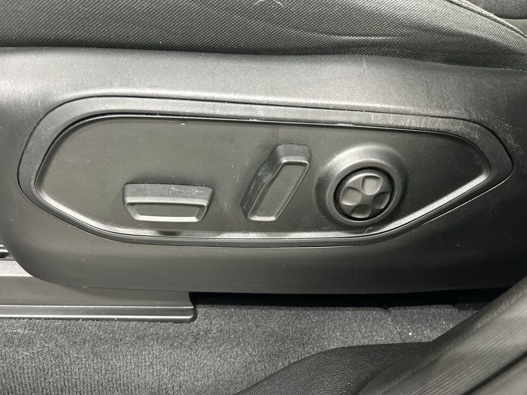 Used 2025 Jeep Grand Cherokee Laredo w/ Luxury Tech Group I image 8