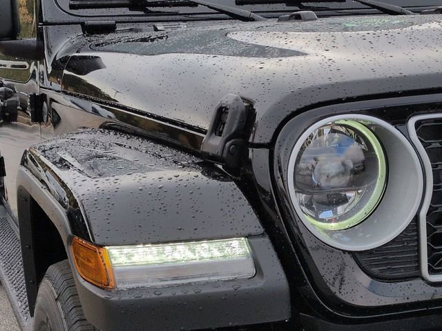 New 2026 Jeep Wrangler Sahara image 9