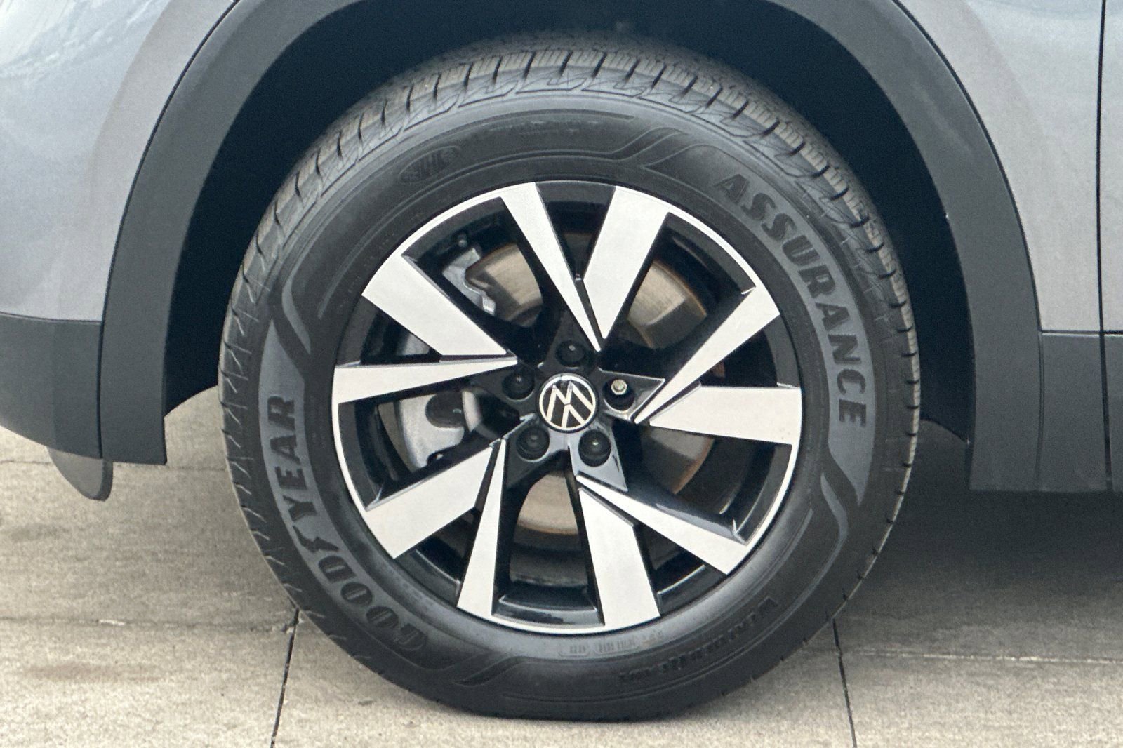 Certified 2022 Volkswagen Atlas Cross Sport SE image 27