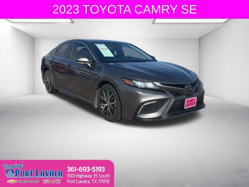 Used 2023 Toyota Camry SE image 1
