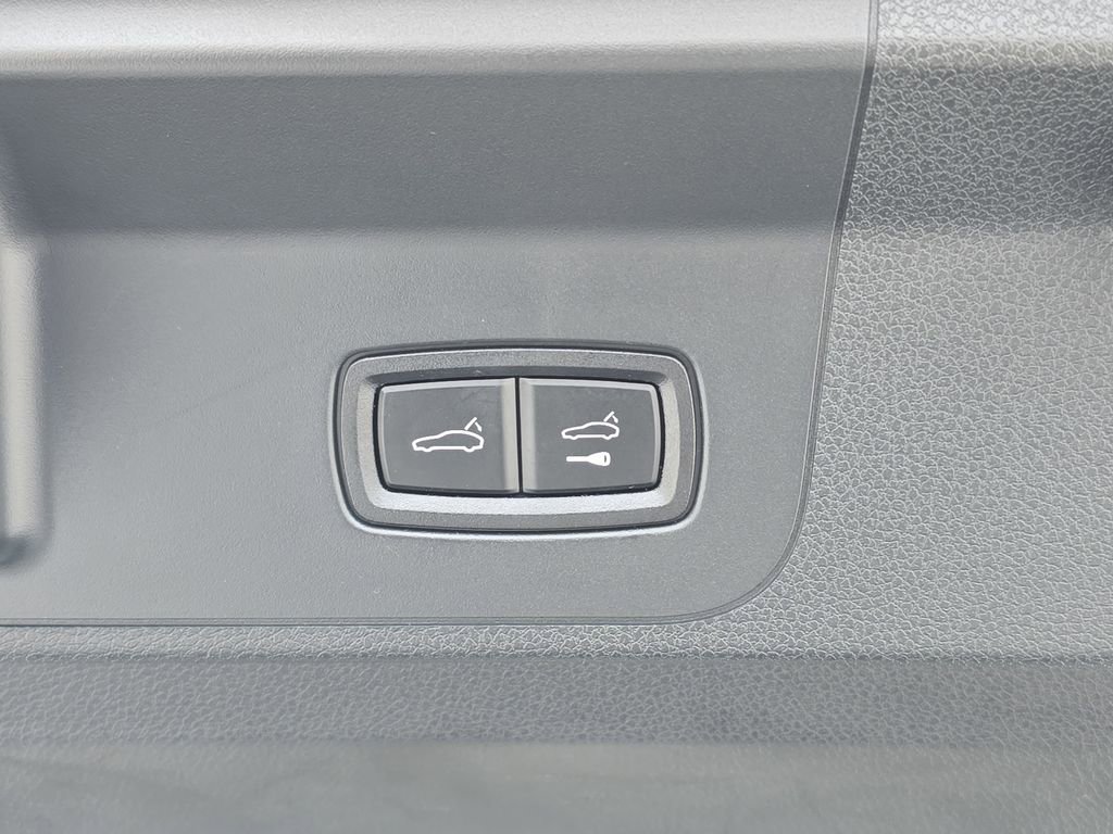 Used 2023 Porsche Panamera image 16