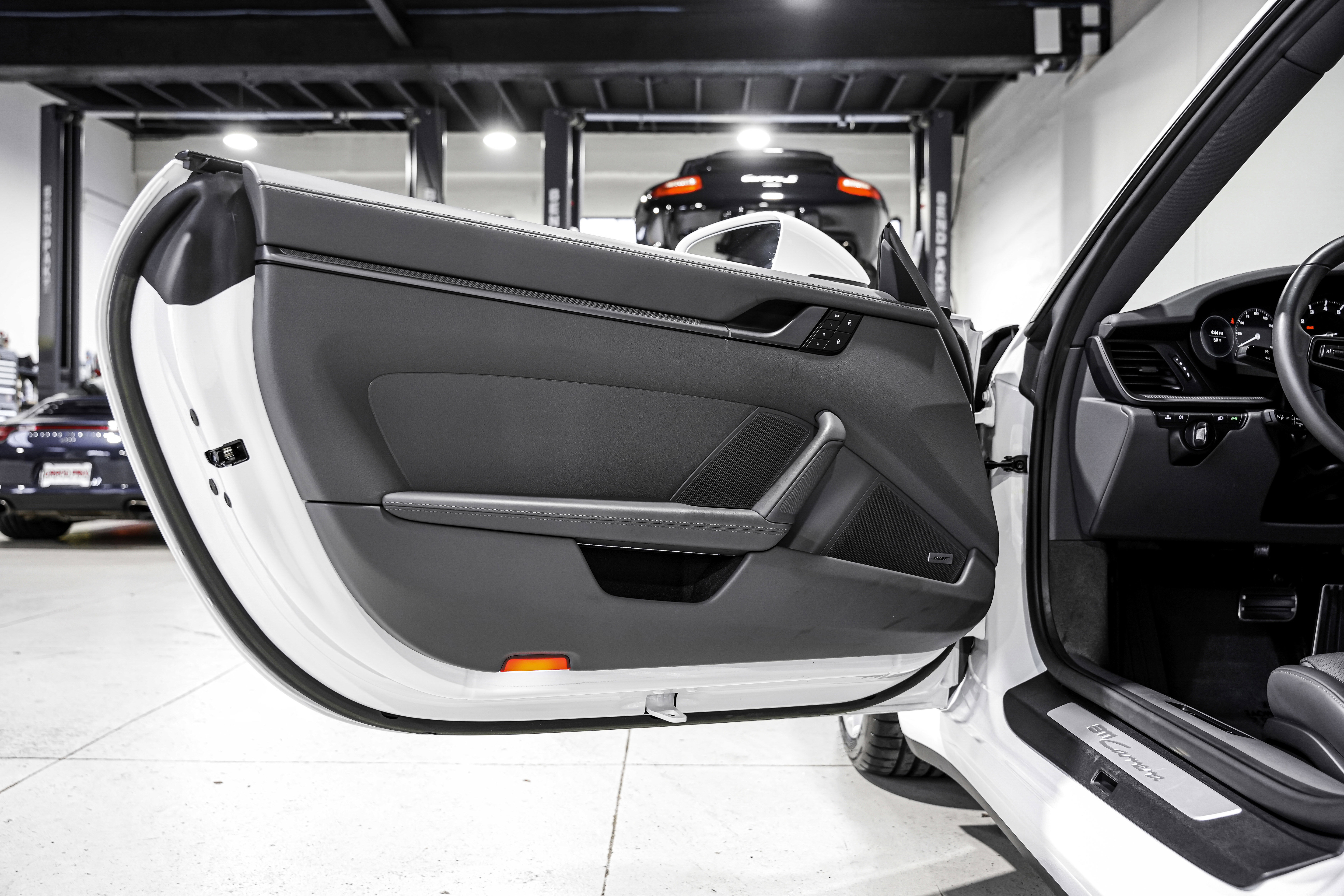 Used 2023 Porsche 911 Carrera w/ Premium Package image 27