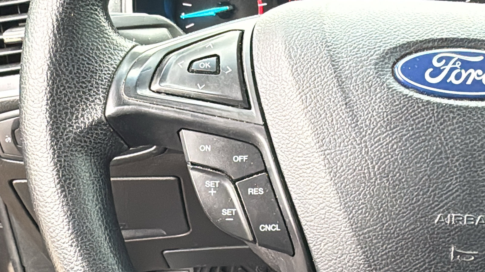 Used 2019 Ford Edge SE image 22