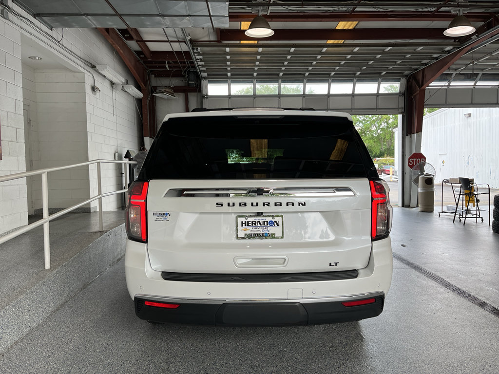 Used 2024 Chevrolet Suburban LT w/ Luxury Package RWD image 7