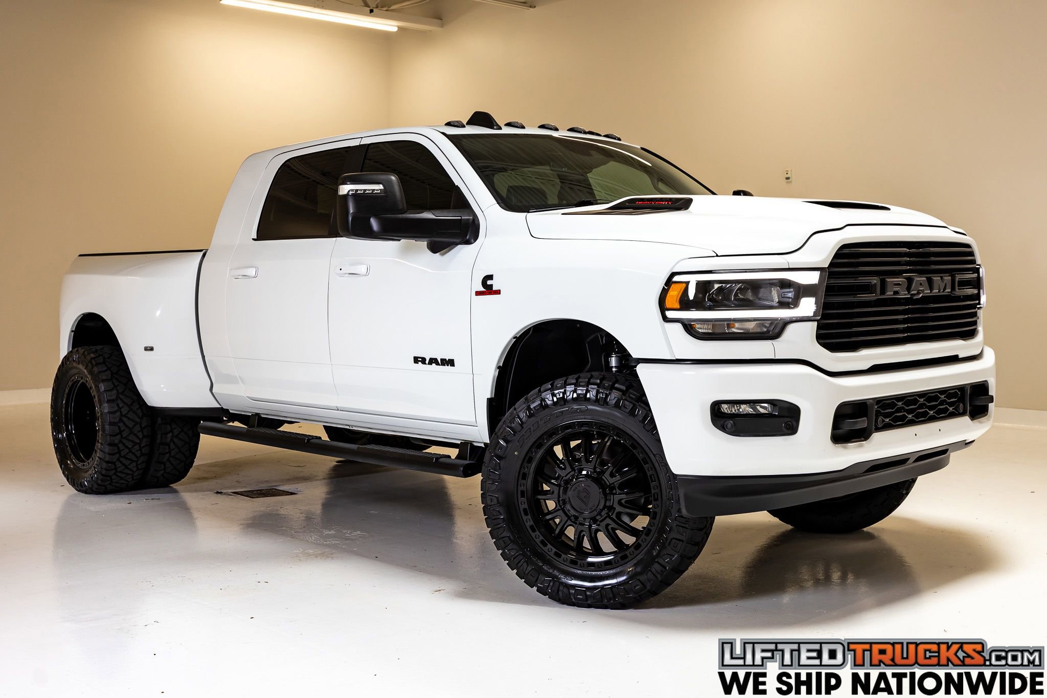 Used 2024 RAM 3500 Laramie w/ Night Edition AWD/4WD image 1