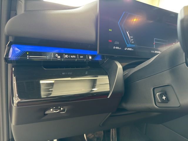 Used 2025 BMW M5 w/ Carbon Package image 24