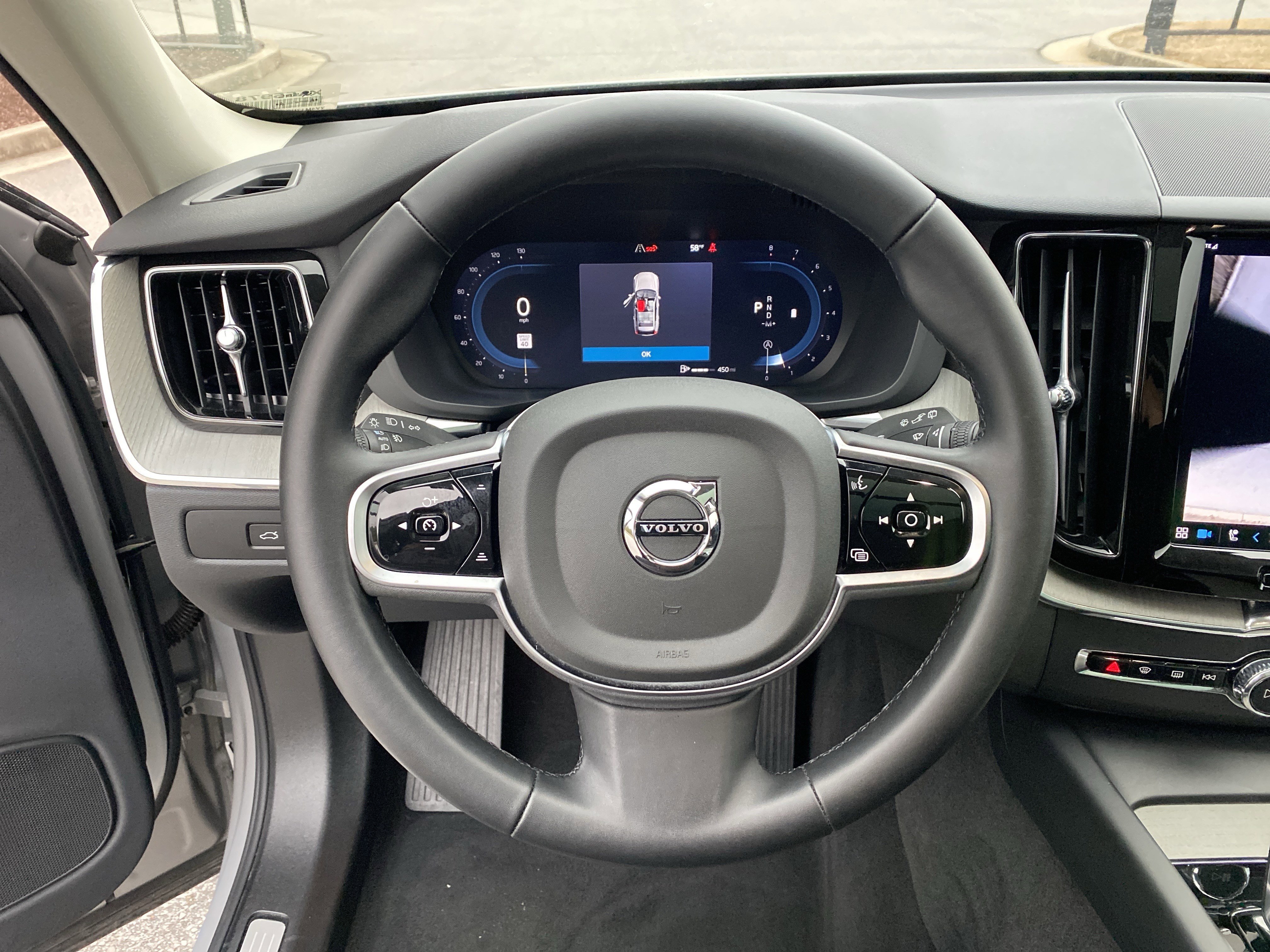 Used 2025 Volvo XC60 B5 Plus image 10