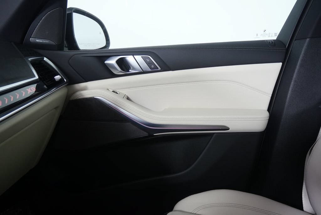 Used 2026 BMW X5 sDrive40i w/ Executive Package RWD image 24