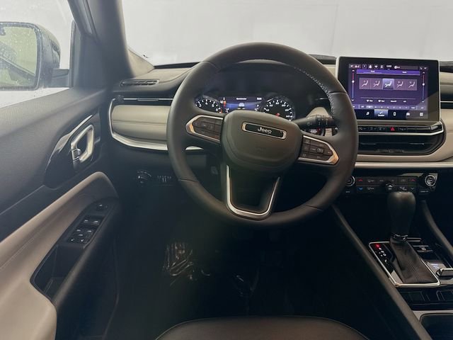 Used 2025 Jeep Compass Limited image 20
