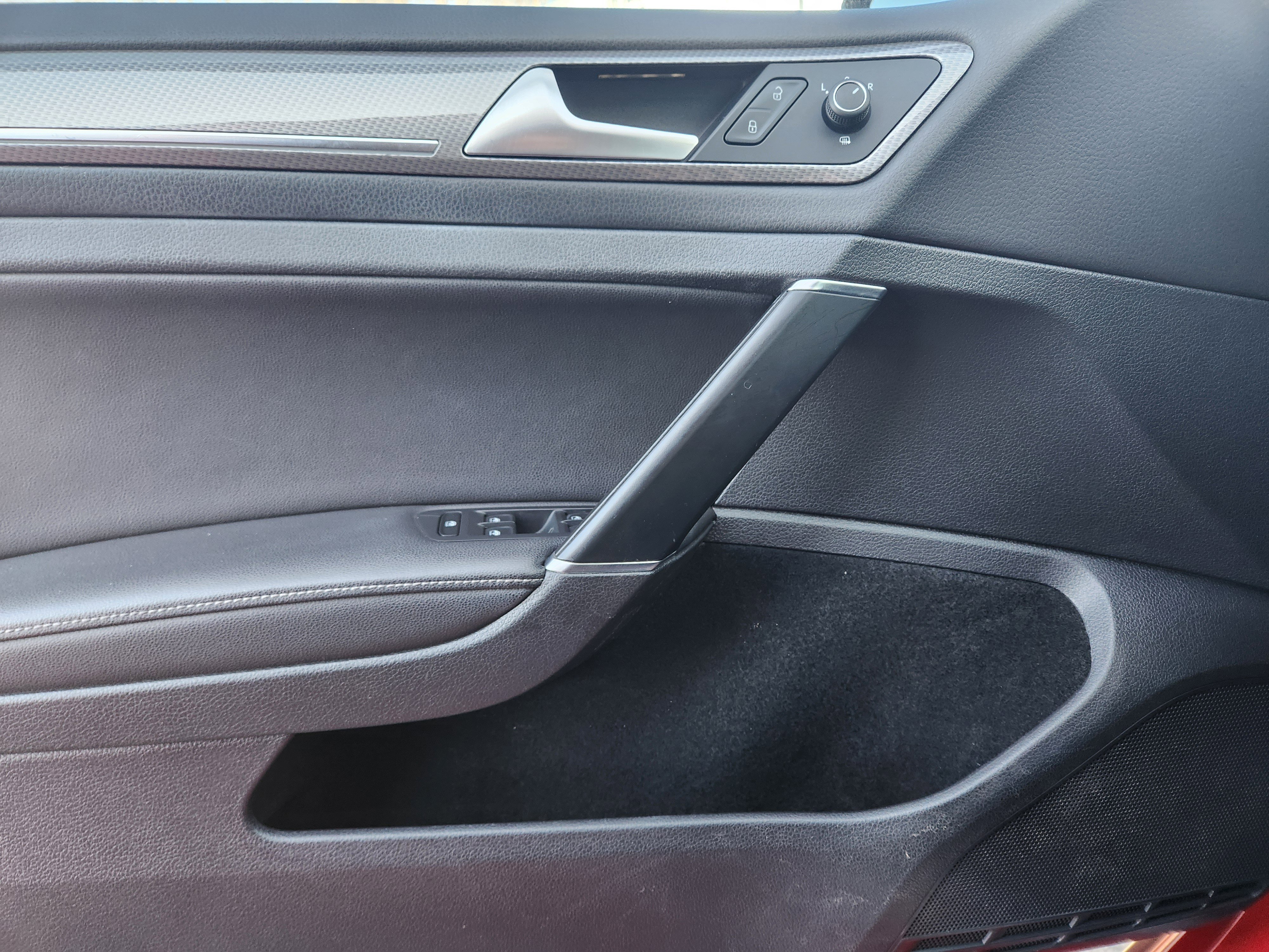 Used 2017 Volkswagen Golf Alltrack S image 17