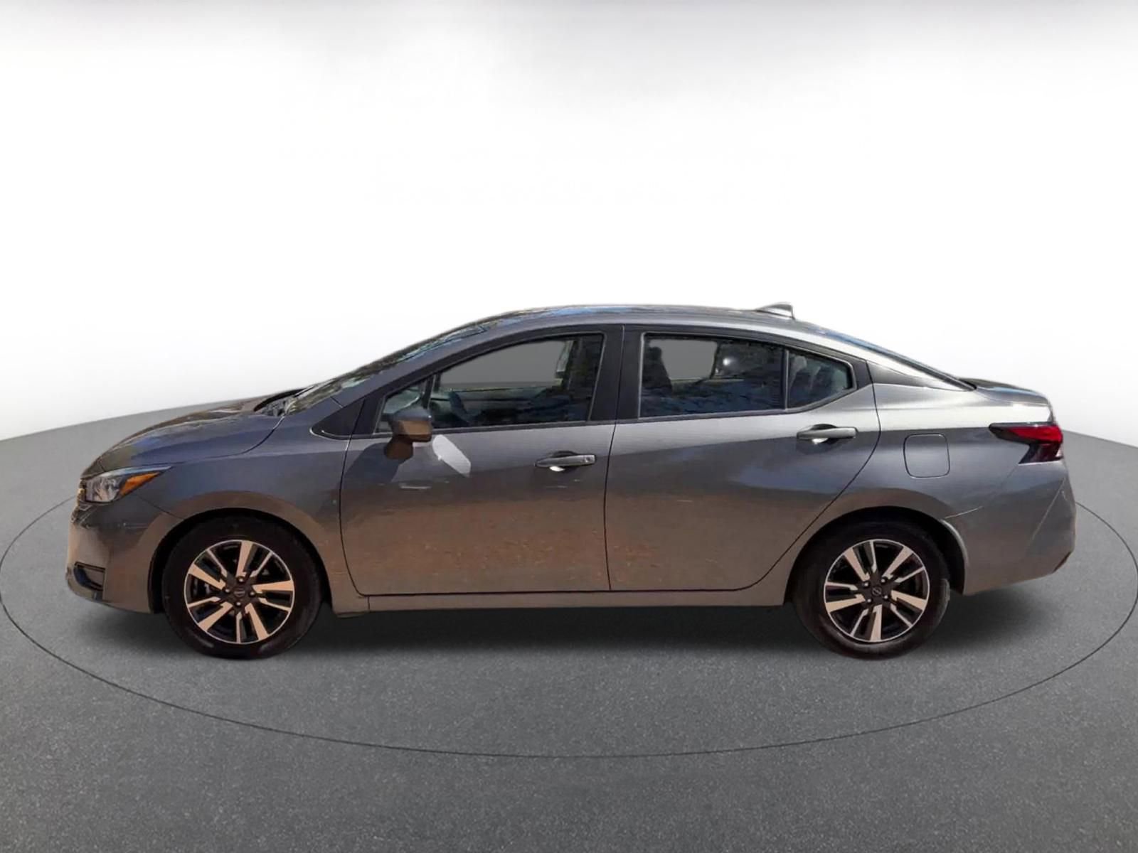 Used 2025 Nissan Versa SV FWD image 9