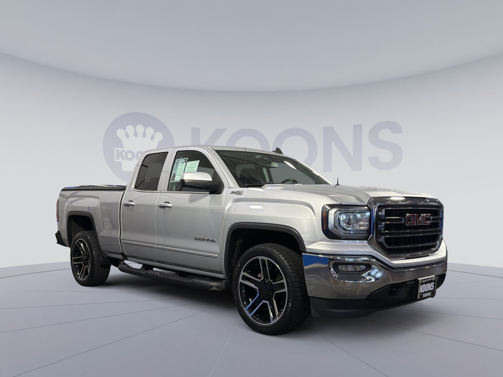 Used 2018 GMC Sierra 1500 SLE w/ Black Pack AWD/4WD image 10