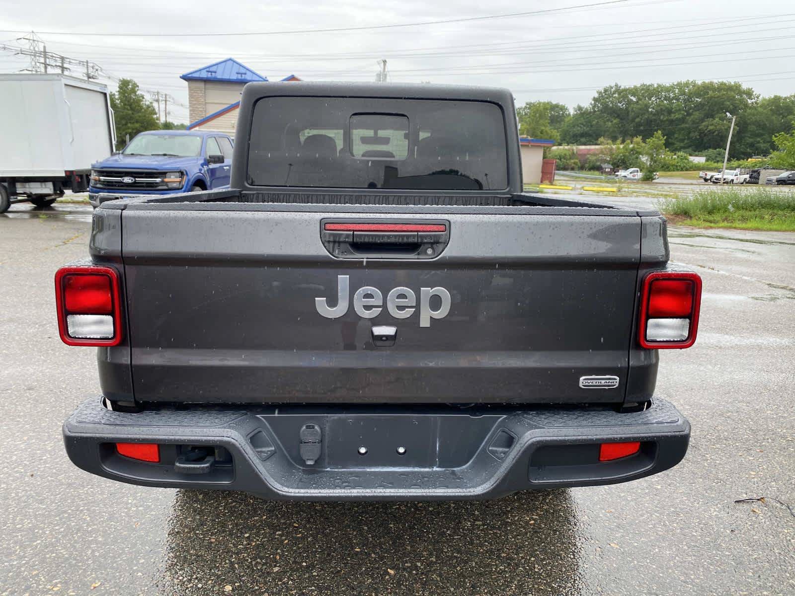 Used 2022 Jeep Gladiator Overland w/ Cold Weather Group AWD/4WD image 4