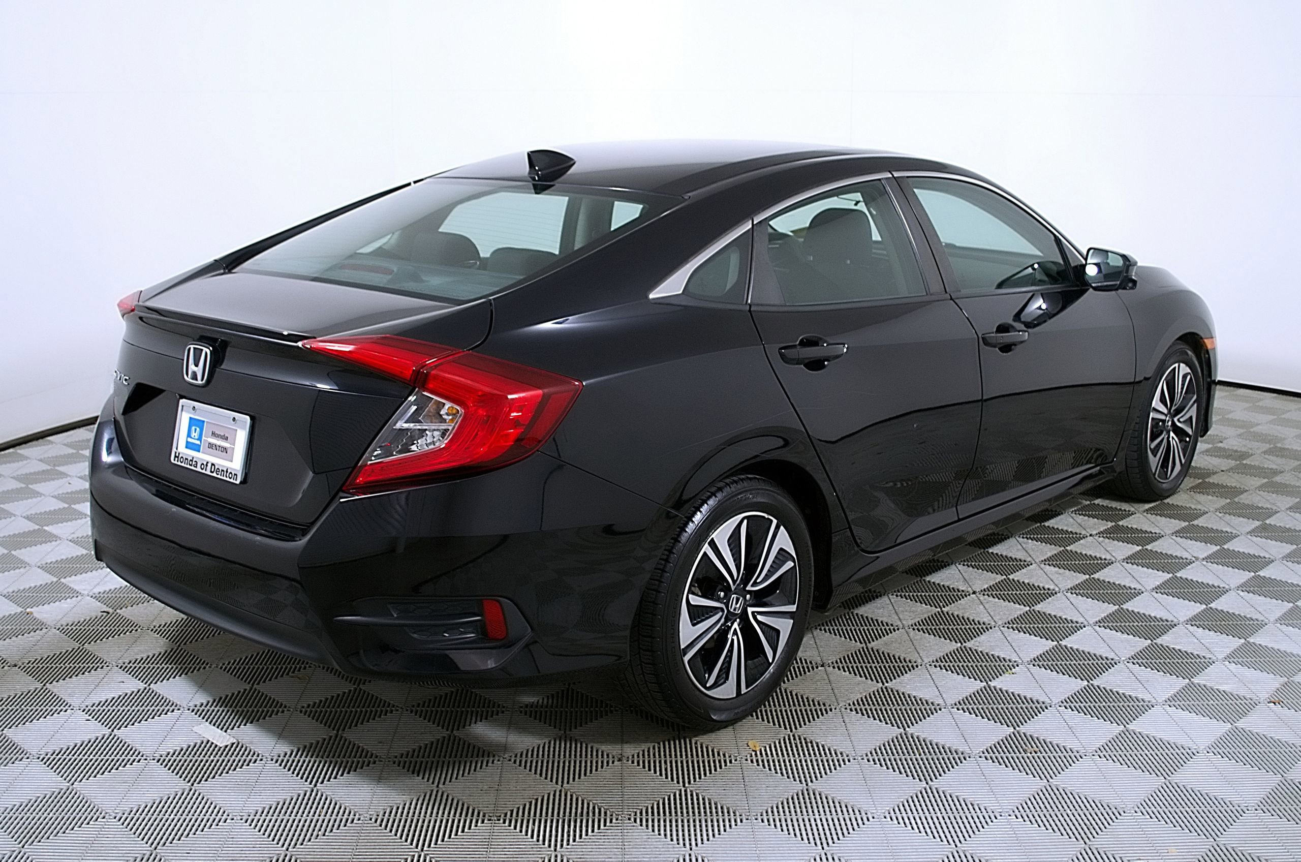 Used 2017 Honda Civic EX-T image 7